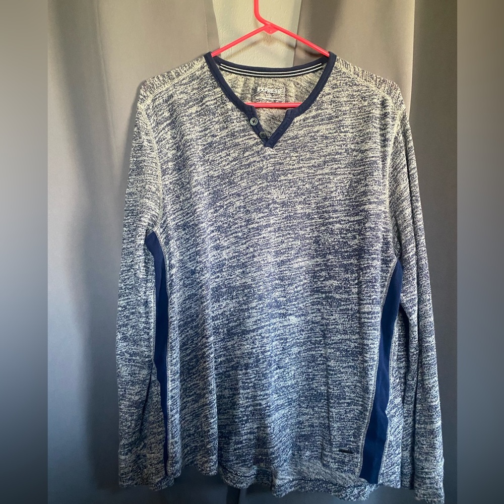 Express V-Neck Top in Heathered Gray and Navy Blue size Large